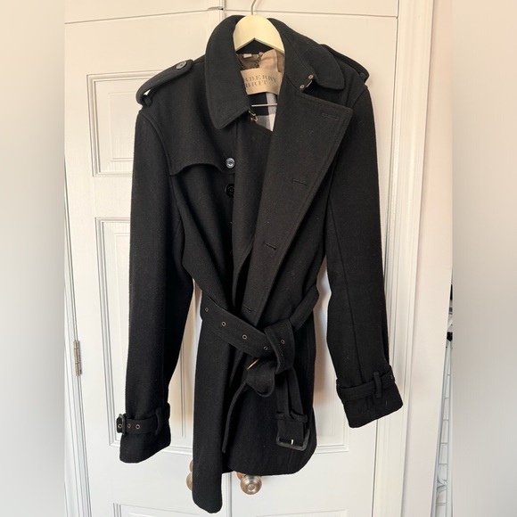 Iconic and timeless trench-coat from Burberry in wool. - Picture 1 of 8